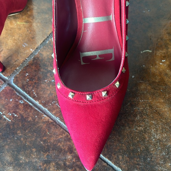 Women’s Elle brand red suede 3inch heels with gold studs. Size 8.5 worn once - Picture 3 of 6